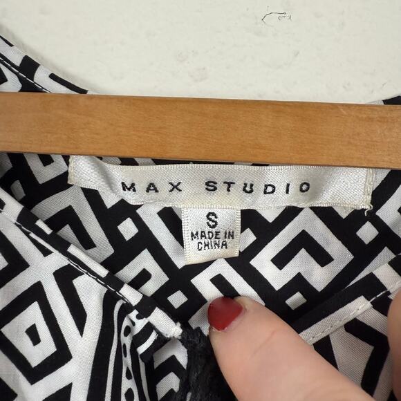 Max Studio Womens Sleeveless Top Size Small Tassels Boho Aztec Summer Spring - Picture 5 of 7